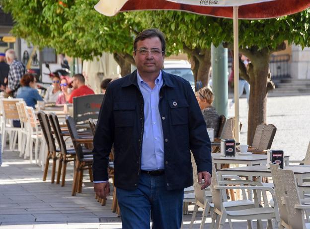 Guillermo Fernández Vara, el pasado miércoles en la plaza de España de Badajoz. 