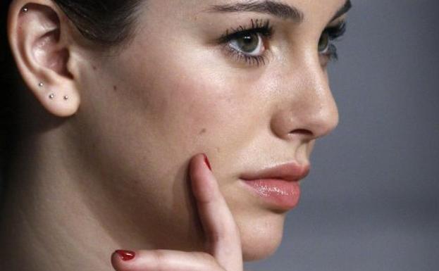 Blanca Suárez derrocha voz en el videoclip 'Luna llena'