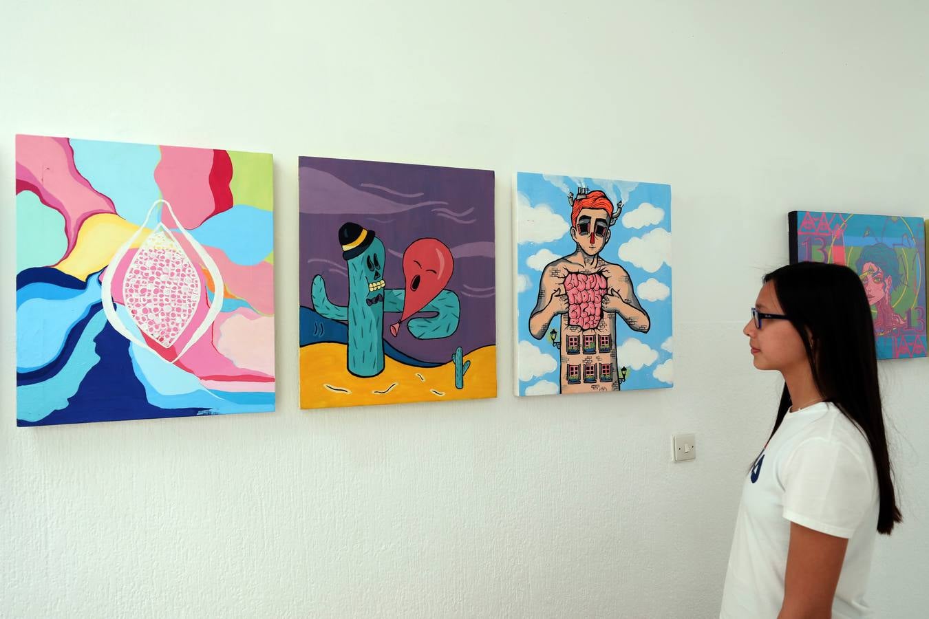 La exposición que reúne más de medio centenar de piezas escultóricas y que podrá visitarse hasta el próximo 10 de junio en horario de mañana en la Sala de Exposiciones de la Escuela de Arte y Superior de Diseño de Mérida. Las obras han sido realizadas por alumnos de la asignatura de volumen de 1º de Bachillerato y los Ciclos Formativos de Reproducciones Artísticas en Piedra y Cerámica Artística.