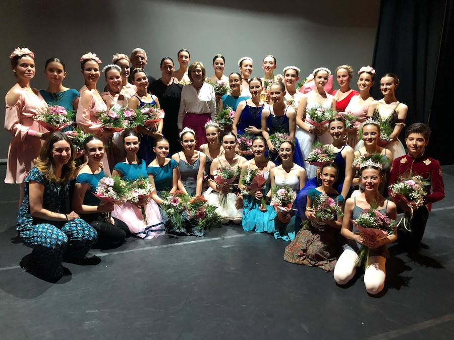 Participantes en la primera gala de fin de curso del Conservatorio Profesional de Danza. 