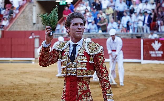 Ginés Marín da la vuelta al ruedo tras cortar la oreja al tercero 