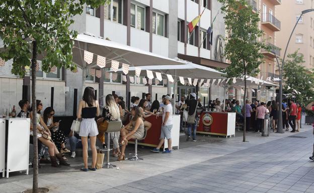 ''Feria de día' en la terraza del Gran Café, ayer:: ARMANDO MÉNDEZ