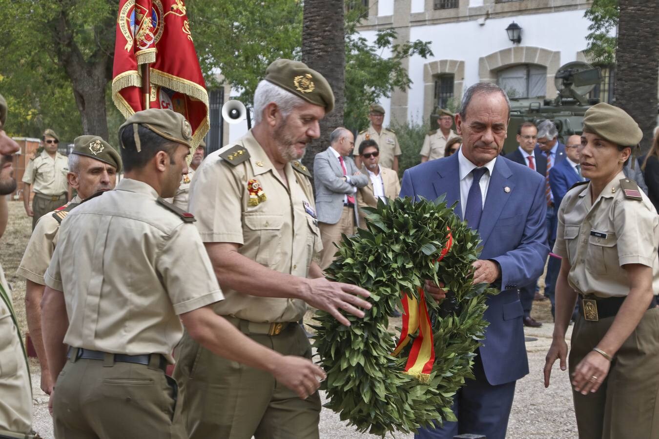 Acto de homenaje a los que dieron su vida por España, en el marco de la celebración del Día de las Fuerzas Armadas, en el Acuertalamiento Infanta Isabel, sede de la Subdelegación de Defensa en Cáceres.