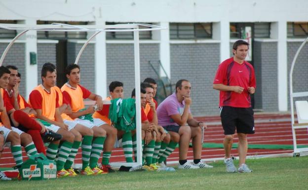 Cobos, durante la pretemporada 2012/13 con el Cacereño