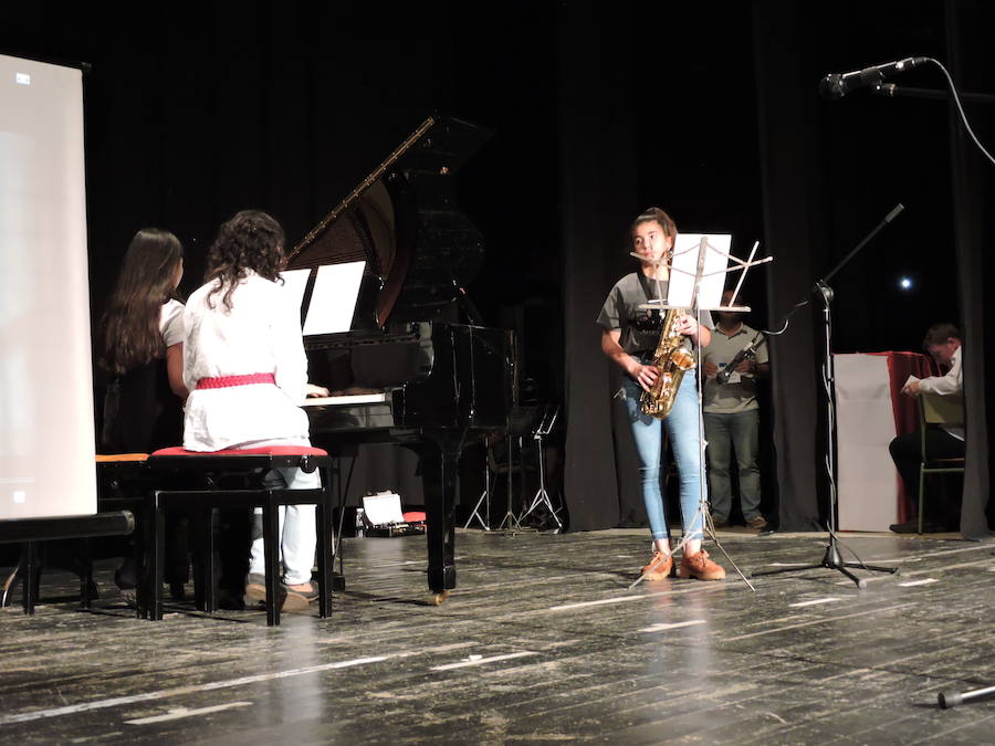 Fotos: 70 Fotos del concierto de fin de curso de la escuela de música de Fregenal