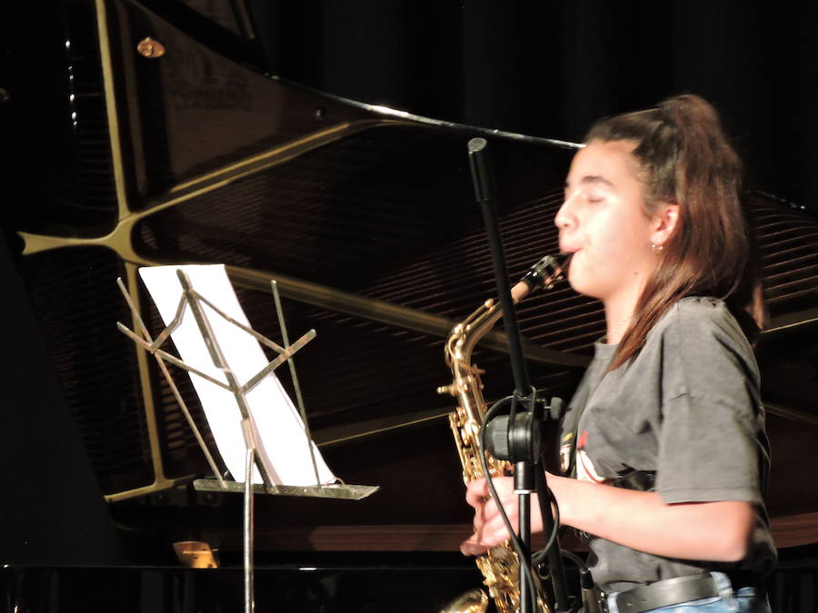 Fotos: 70 Fotos del concierto de fin de curso de la escuela de música de Fregenal