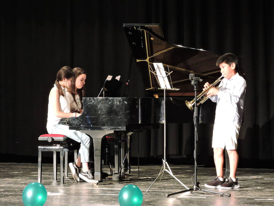 Fotos: 70 Fotos del concierto de fin de curso de la escuela de música de Fregenal
