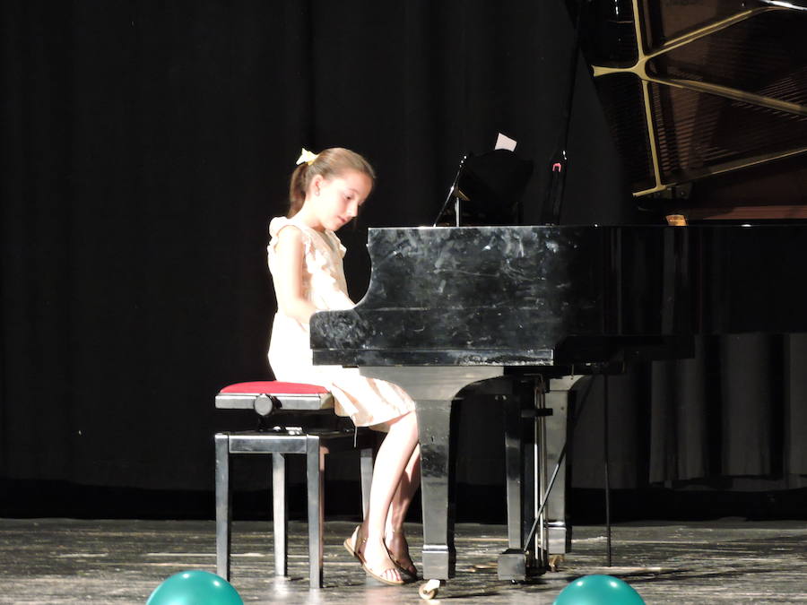 Fotos: 70 Fotos del concierto de fin de curso de la escuela de música de Fregenal