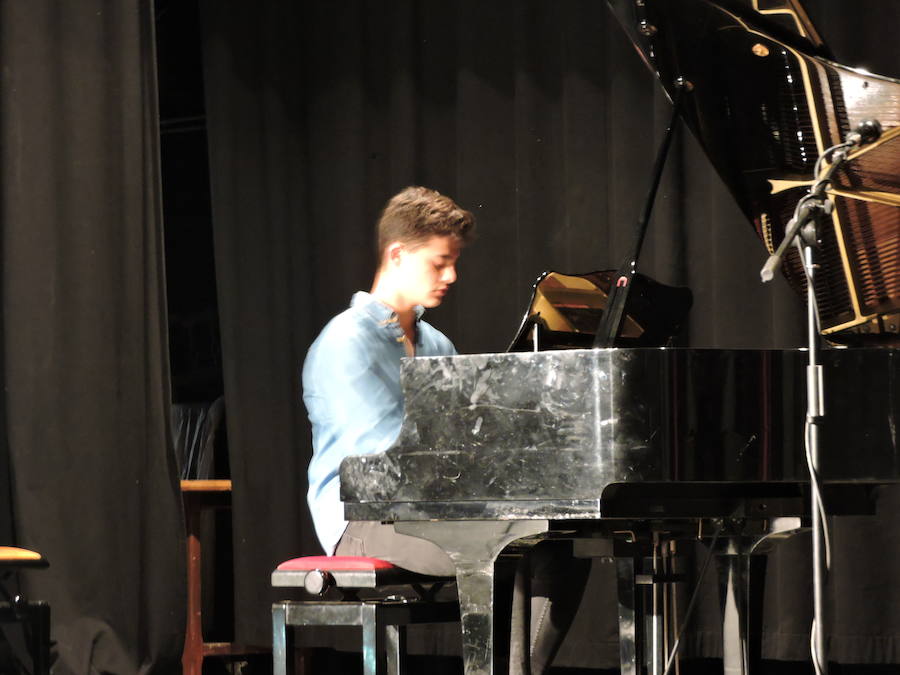 Fotos: 70 Fotos del concierto de fin de curso de la escuela de música de Fregenal
