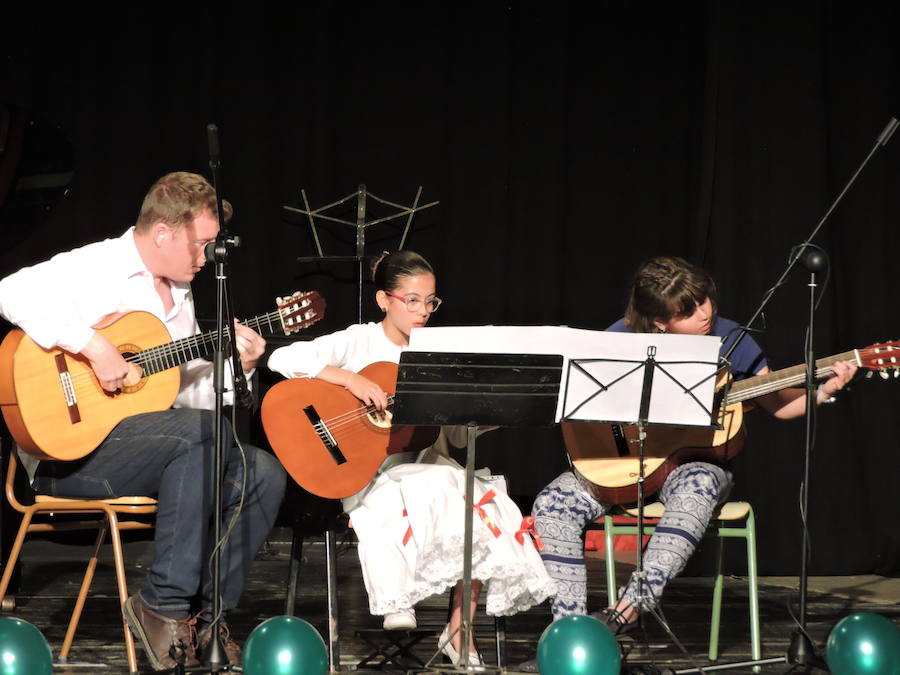 Fotos: 70 Fotos del concierto de fin de curso de la escuela de música de Fregenal