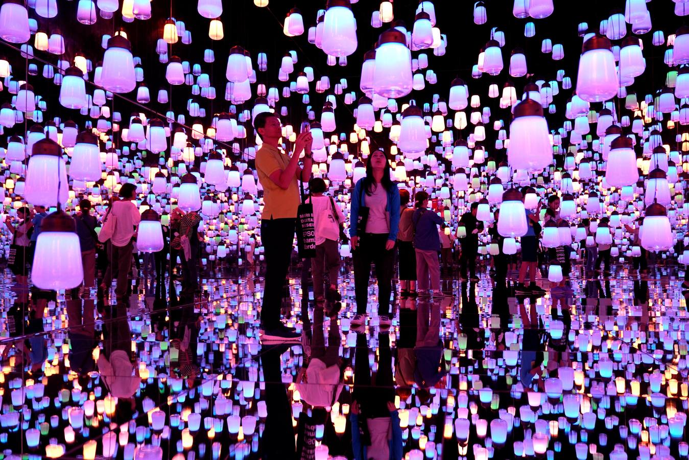 El Museo de Arte Digital en Tokio (Japón), de 10.000 metros cuadrados, conmemora su primer aniversario. En un año ya son cerca de 2,3 millones las personas que han visitado sus instalaciones, procedentes de 160 países. 