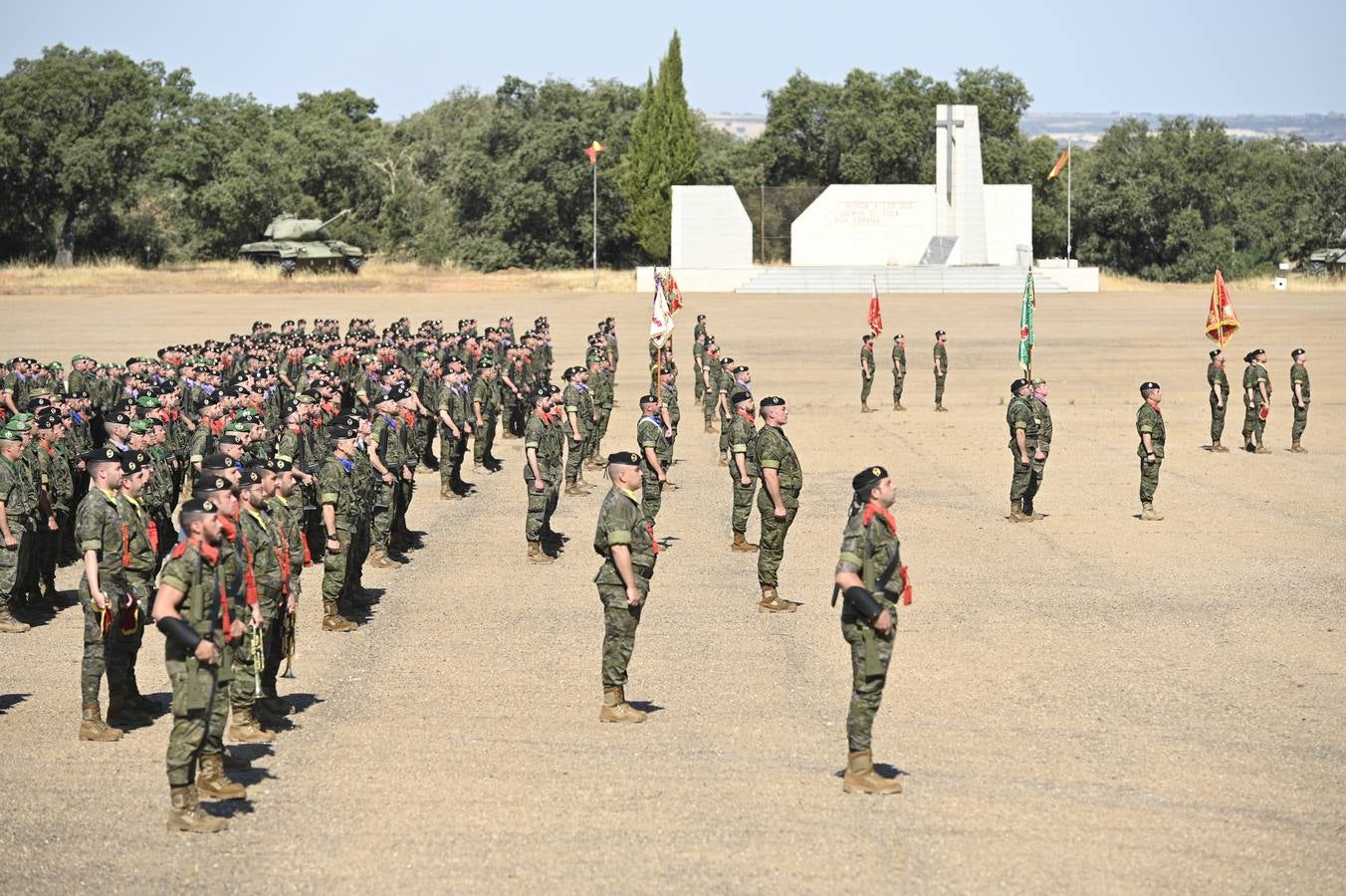 En la Base «General Menacho» (Badajoz), ha tenido lugar el acto de despedida del Contingente eFP V, previo a su despliegue en Letonia y cuya base está formada por la Brigada «Extremadura» XI. El acto ha estado presidido por el Excmo. Sr. General Jefe de la Brigada «Extremadura» XI, D. Francisco Javier Romero Marí.