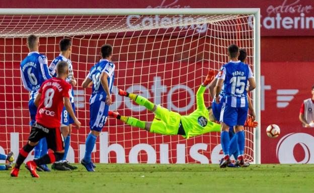 Salva Sevilla marca el segundo tanto del Mallorca. 