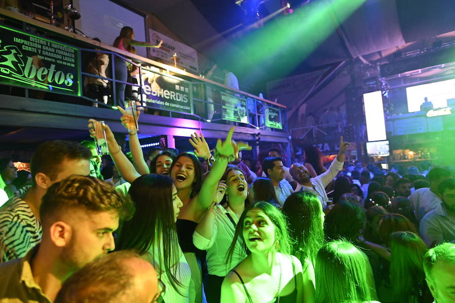 Hubo colas para entrar en las casetas del ferial de madrugada