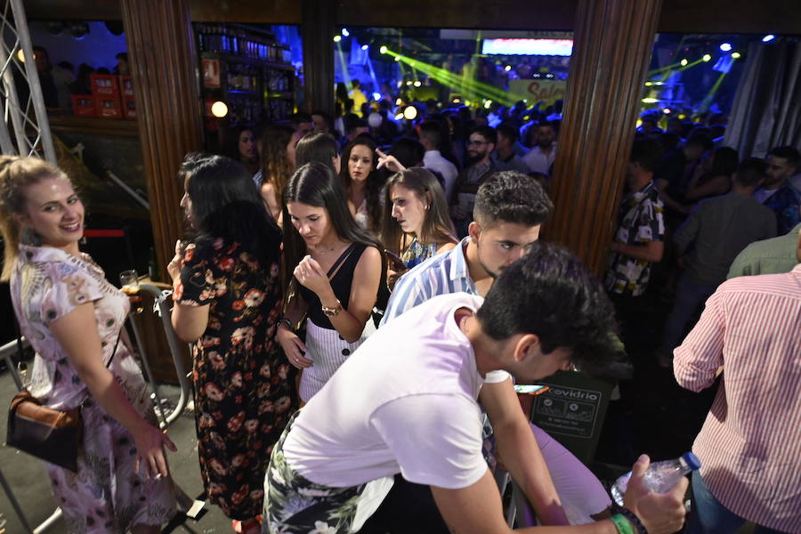 Hubo colas para entrar en las casetas del ferial de madrugada