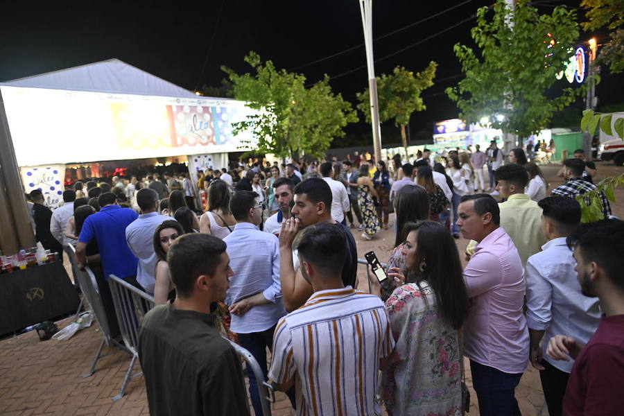 Hubo colas para entrar en las casetas del ferial de madrugada