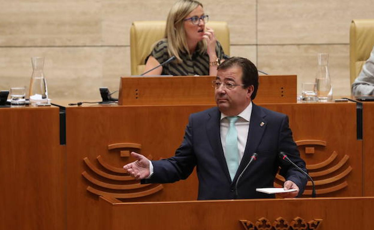 Fernández Vara durante su intervención en el pleno celebrado en la Asamblea este martes.