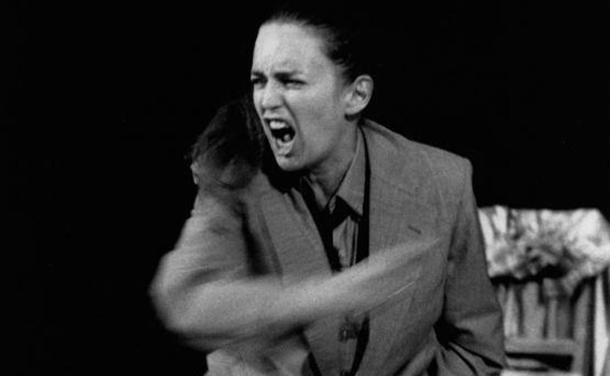 La plaza de las Veletas de Cáceres acoge la obra 'El hermano muerto'