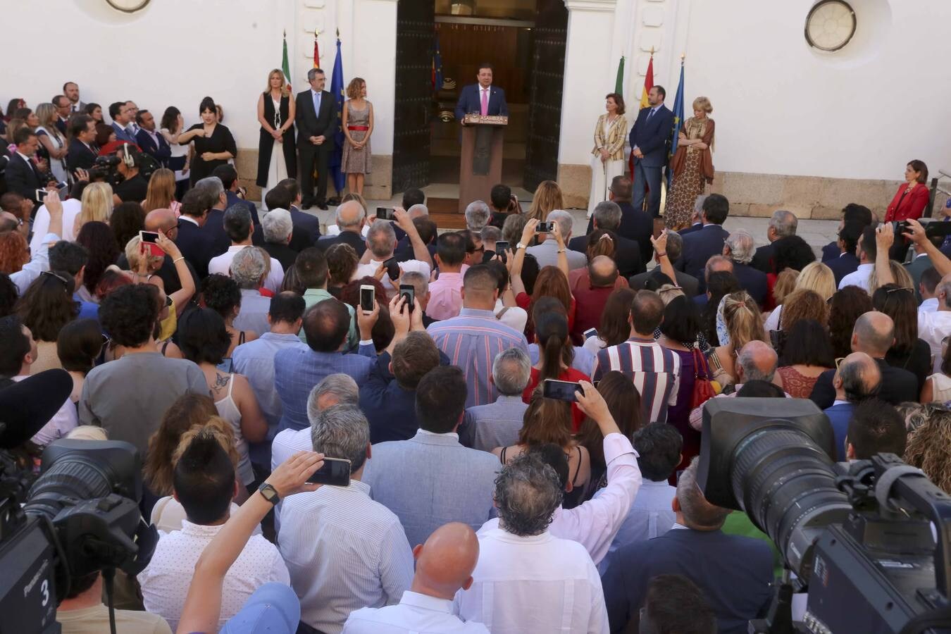 Fotos: Guillermo Fernández Vara toma posesión como presidente de la Junta de Extremadura