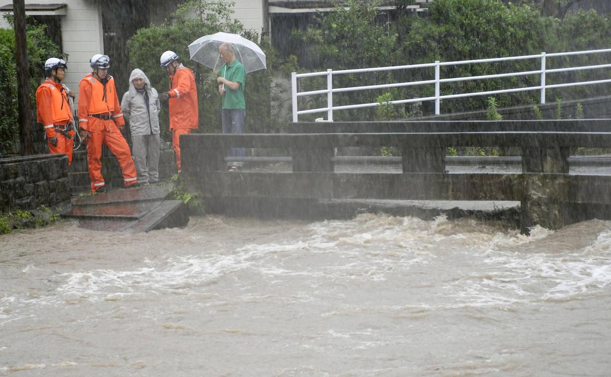 Ordenan evacuar a más de un millón de personas en el sur de Japón a causa de las lluvias