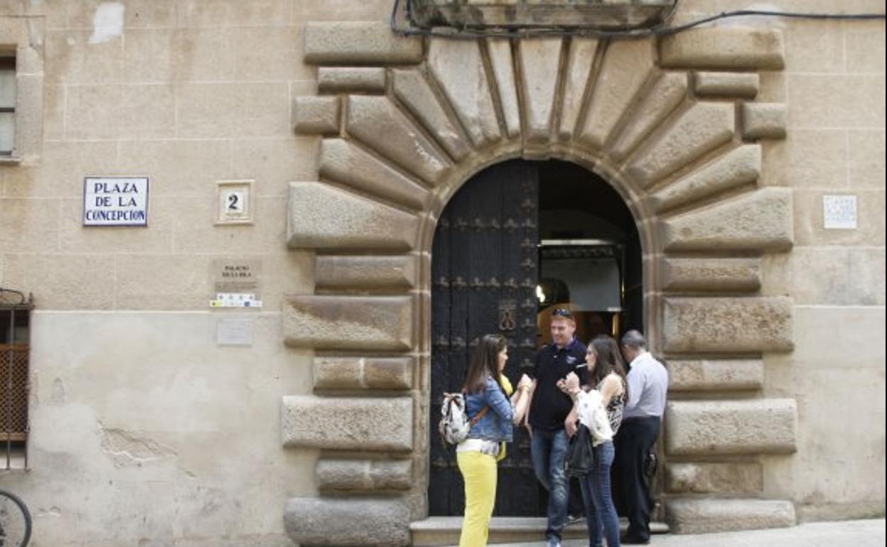 Dos exposiciones para visitar en el Palacio de la Isla de Cáceres