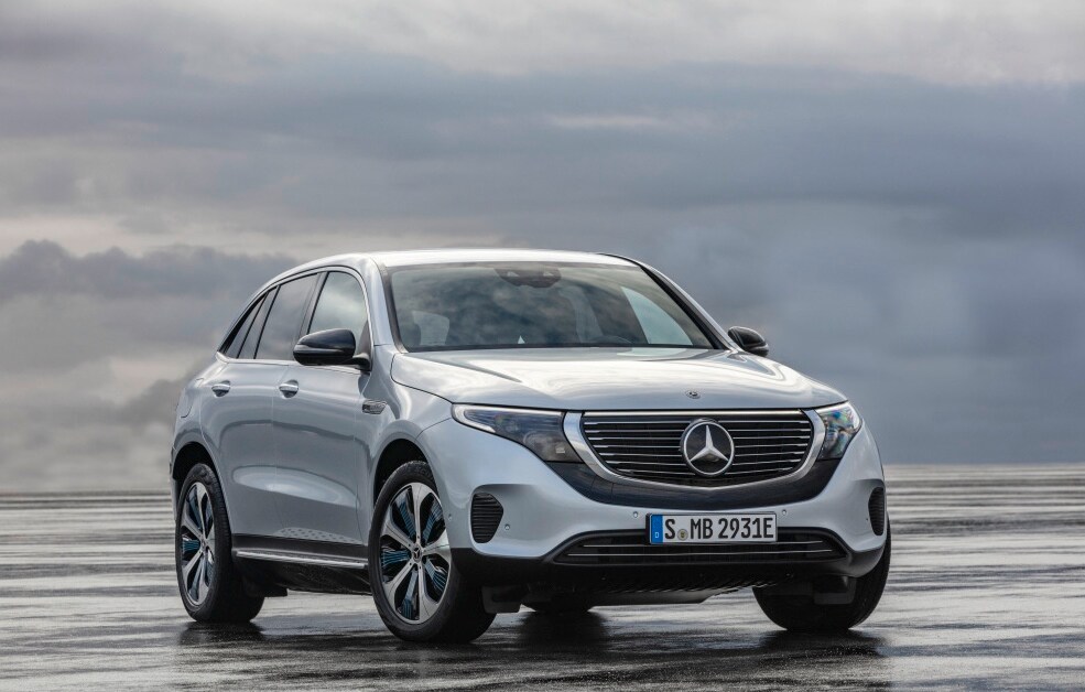 Llega el SUV eléctrico de Mercedes, el EQC. Y como suele ser norma en la marca, lo hace a lo grande, con una autonomía de 471 kilómetros y nuevas vías en el campo de la electromovilidad.