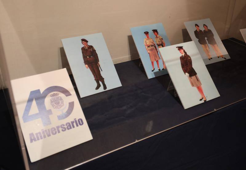 La capital extremeña es la quinta ciudad que acoge esta muestra, uno de los actos más importantes de la celebración durante todo este año del 40 aniversario de la incorporación de la mujer a la Policía Nacional