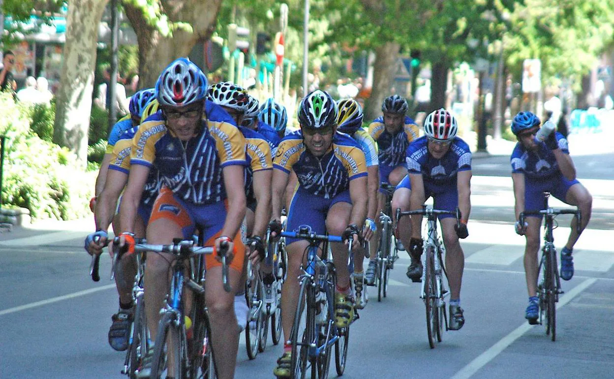 El paseo de Cánovas de Cáceres acoge una prueba ciclista