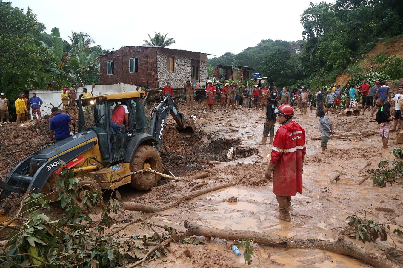 Fotos: Al menos nueve muertos por fuertes lluvias en el noreste de Brasil