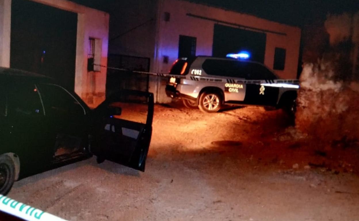 La Guardia Civil acordonó la zona del suceso en la calle Francisco Pizarro de Nogales