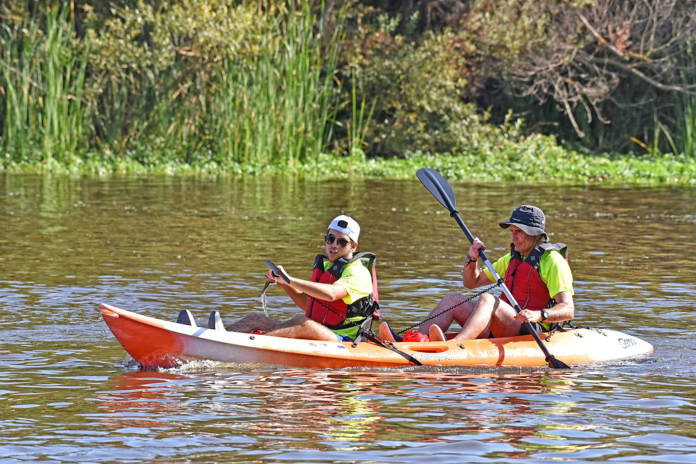 Coria ha acogido este domingo 4 de agosto el duodécimo descenso del río Alagón 'Puente de la Macarrona-Puente de Hierro', un evento que aúna deporte, turismo y naturaleza, y con el que el Ayuntamiento de la localidad pretende reivindicar un río más limpio y cuidado.