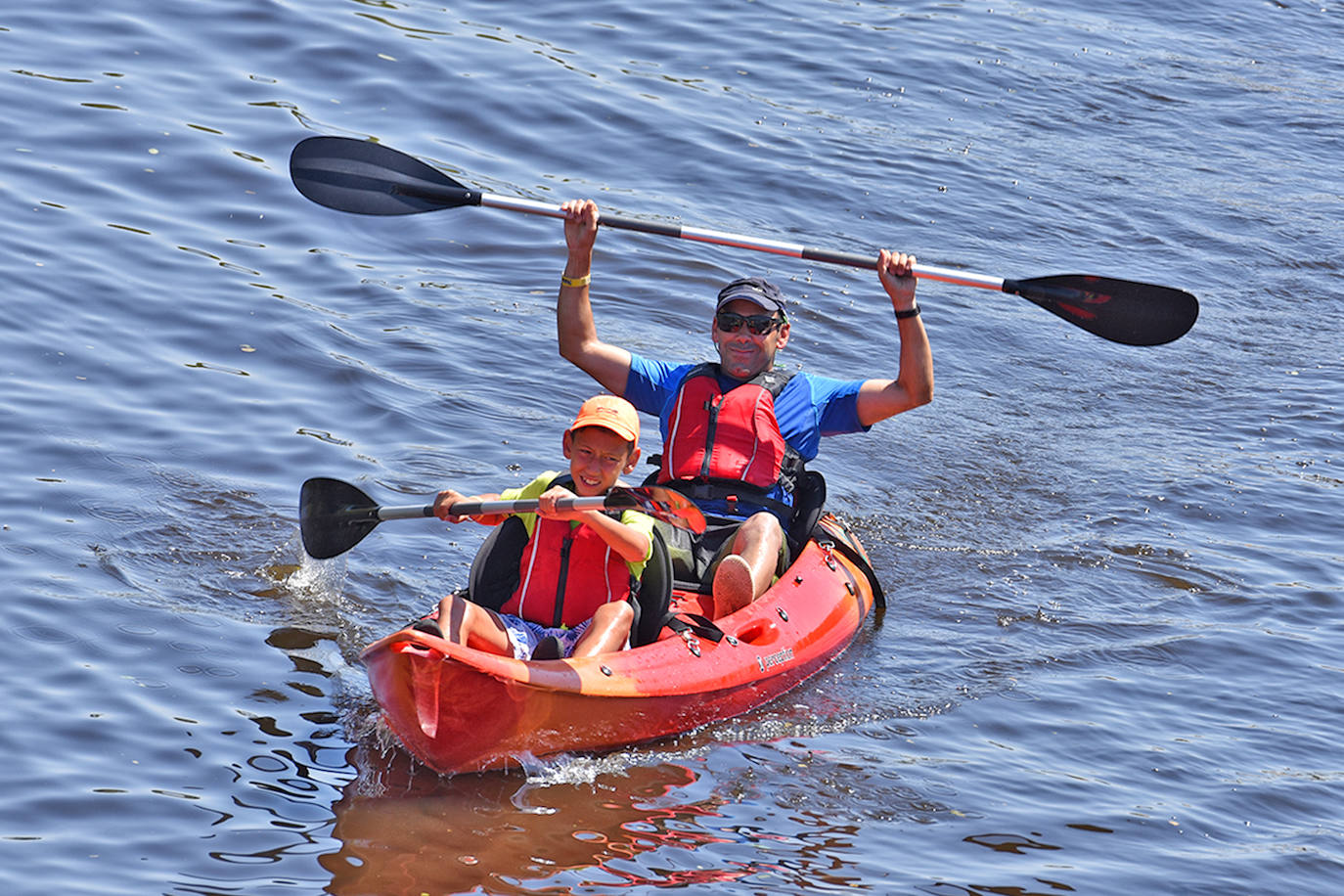 Coria ha acogido este domingo 4 de agosto el duodécimo descenso del río Alagón 'Puente de la Macarrona-Puente de Hierro', un evento que aúna deporte, turismo y naturaleza, y con el que el Ayuntamiento de la localidad pretende reivindicar un río más limpio y cuidado.