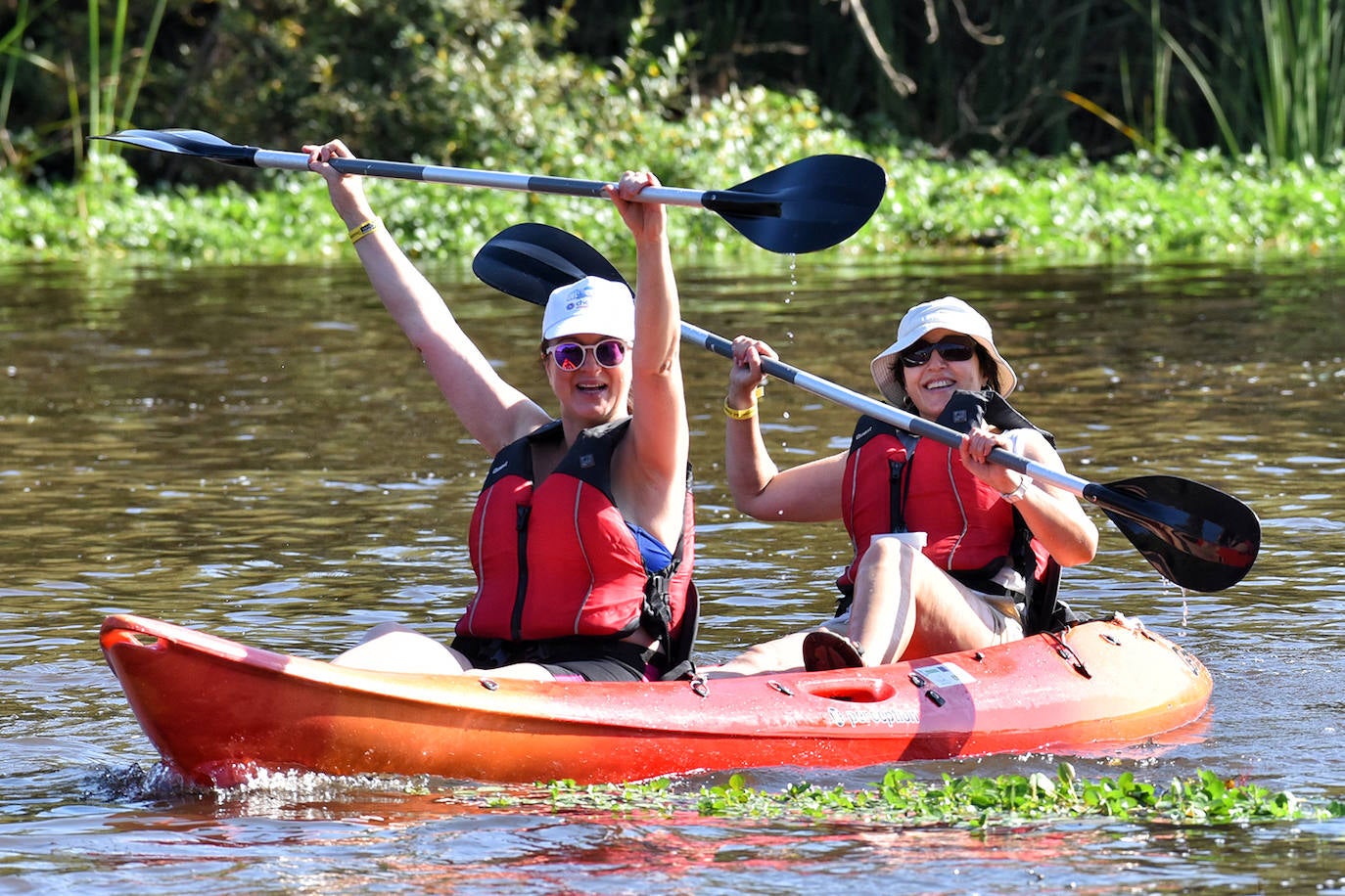 Coria ha acogido este domingo 4 de agosto el duodécimo descenso del río Alagón 'Puente de la Macarrona-Puente de Hierro', un evento que aúna deporte, turismo y naturaleza, y con el que el Ayuntamiento de la localidad pretende reivindicar un río más limpio y cuidado.