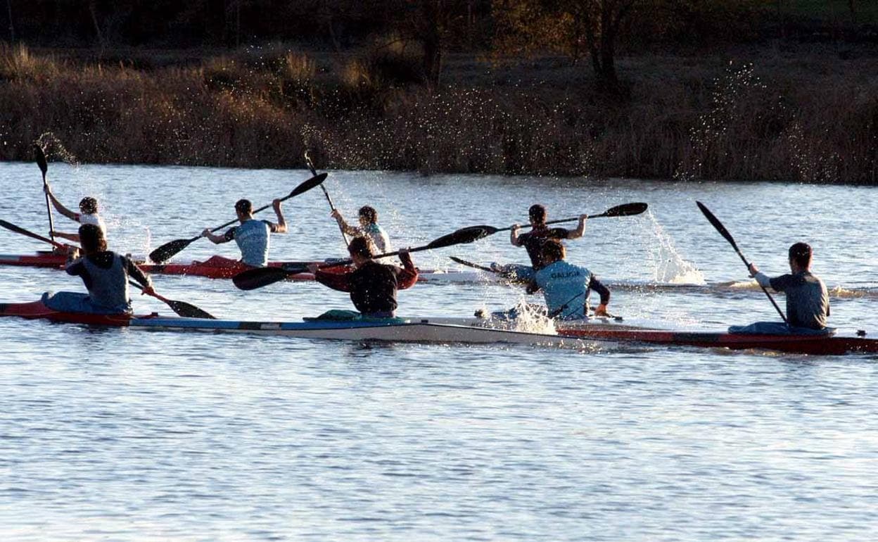 Más de 150 palistas compiten hoy en el trofeo internacional de piragüismo