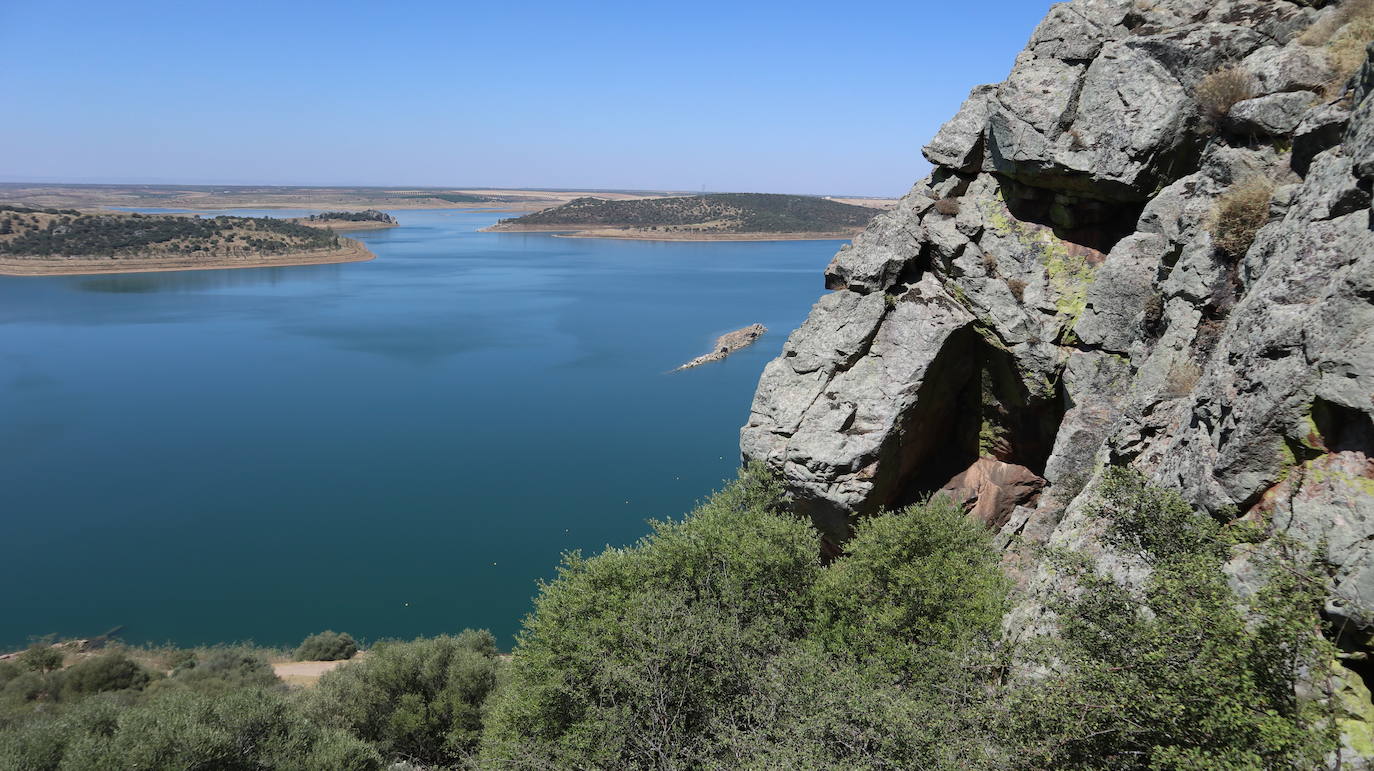 Fotos: Rincones con encanto de Extremadura | Alange: roca, agua y vistas