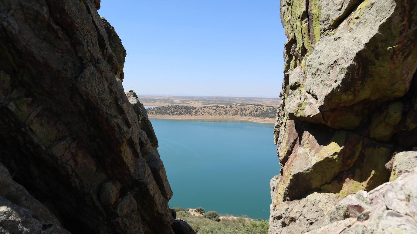 Fotos: Rincones con encanto de Extremadura | Alange: roca, agua y vistas