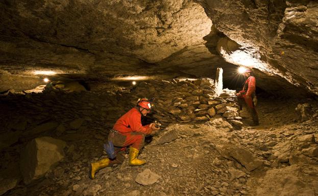 Se han documentado 27 cavidades con interés arqueológico.