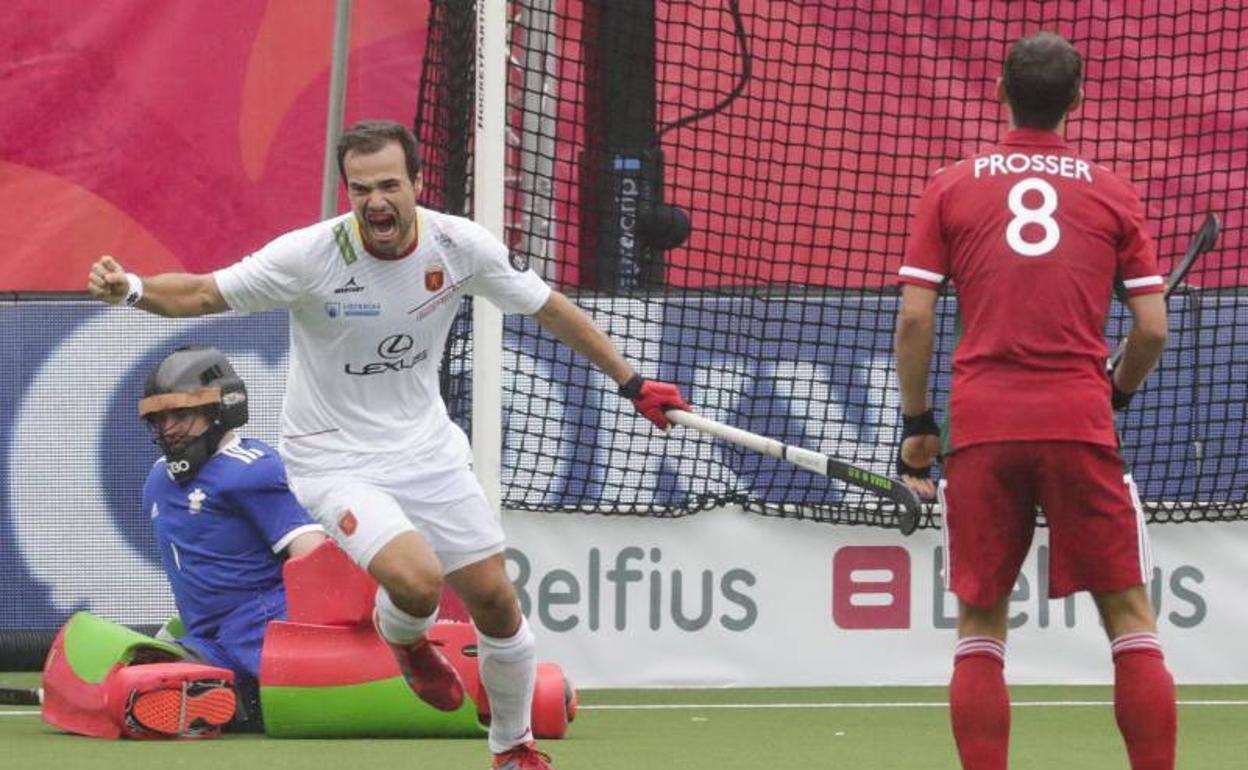 Álvaro Iglesias, celebrando un gol con España.