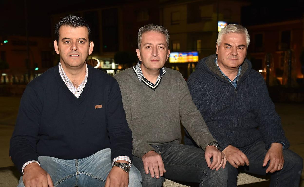 Heliodoro López Vicente, Víctor Manuel León Batalla y Francisco Lérida Cintas, los tres docentes que aprobaron la oposición de 2010 y que ahora tienen que repetirla. 