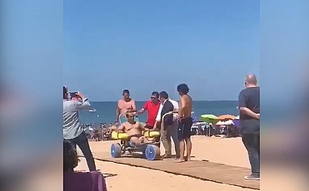 Imagen del vídeo en el que Gallardo saluda al usuario. 