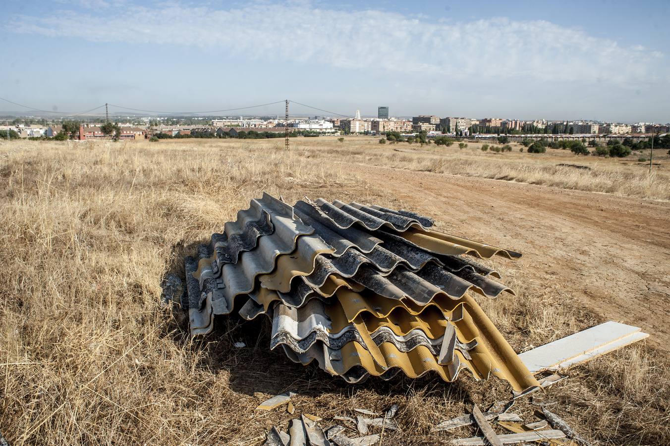 Fotos: Los escombros y el amianto rodean Las Vaguadas