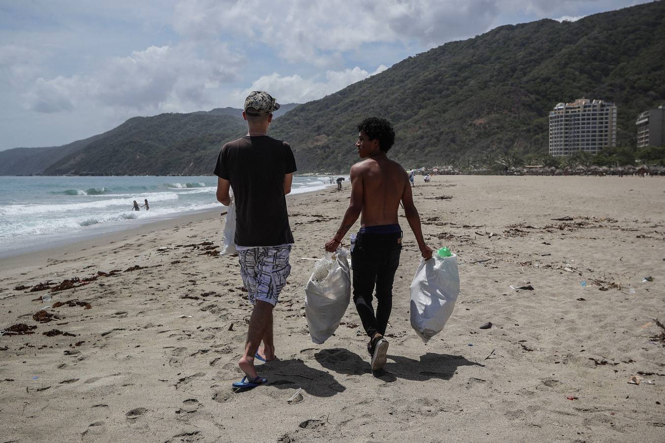 Fotos: La basura sale del mar y encuentra un camino reciclable en Venezuela