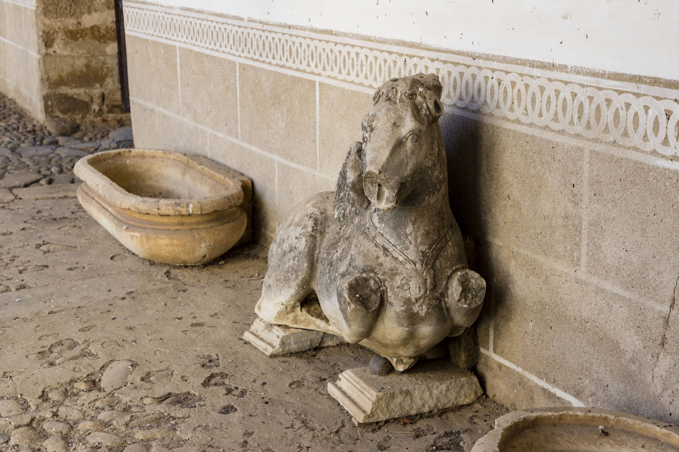 Fotos: Rincones con encanto: Abadía, una joya maltratada