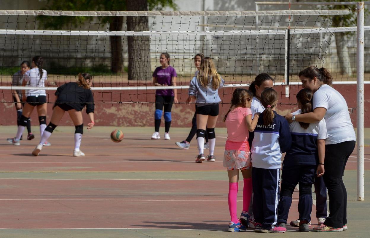 Extraescolares deportivas en un colegio de Badajoz. :: hoy