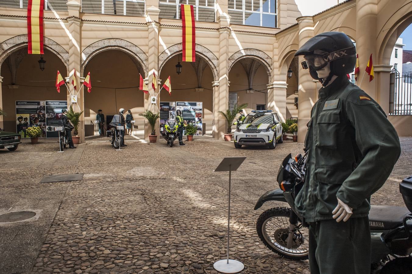 Fotos: Exposición sobre los 175 años de la Guardia Civil