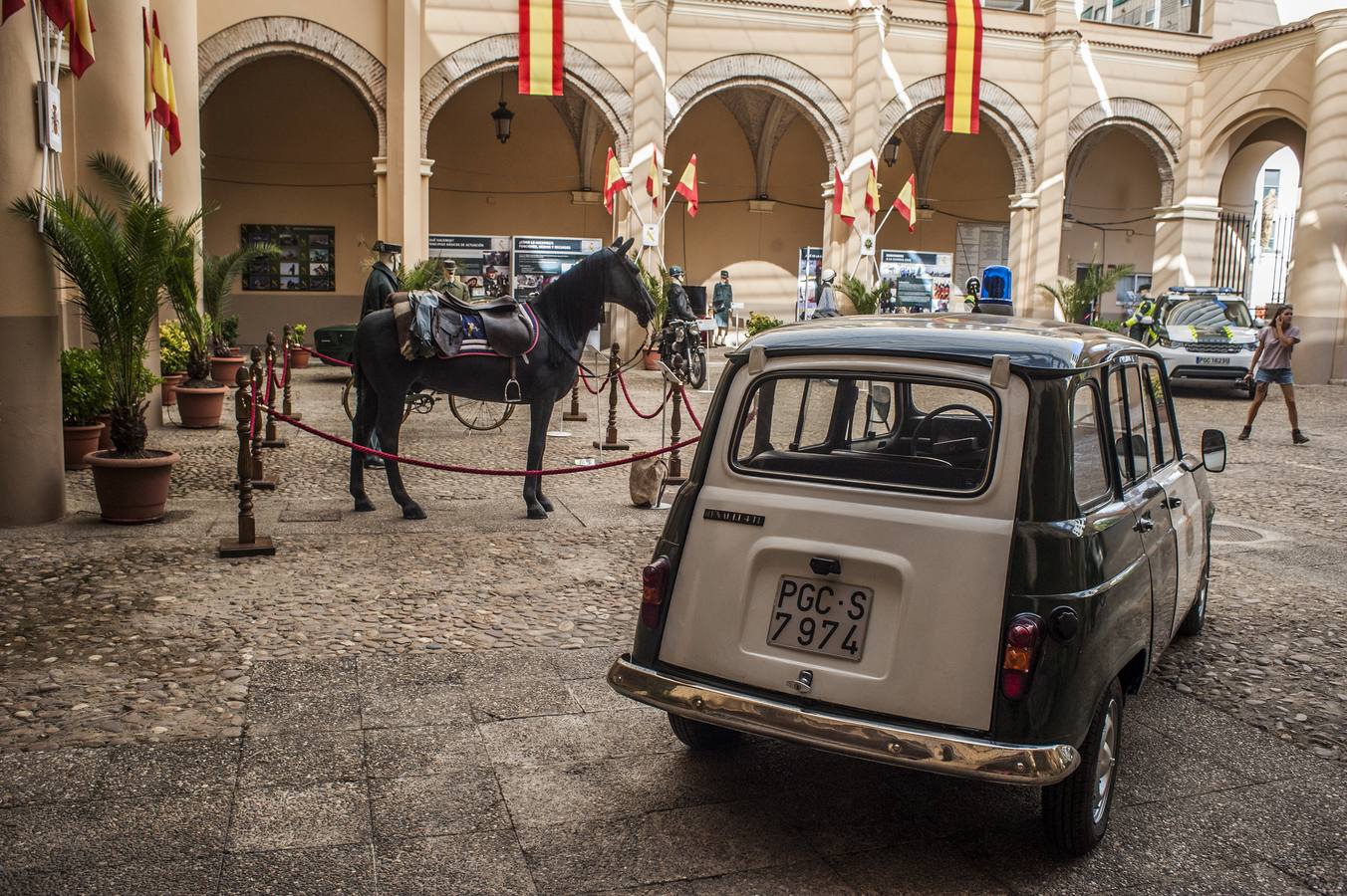Fotos: Exposición sobre los 175 años de la Guardia Civil