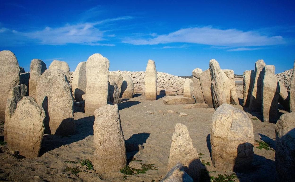 Los técnicos del Ministerio de Cultura estudian ya el dolmen de Guadalperal