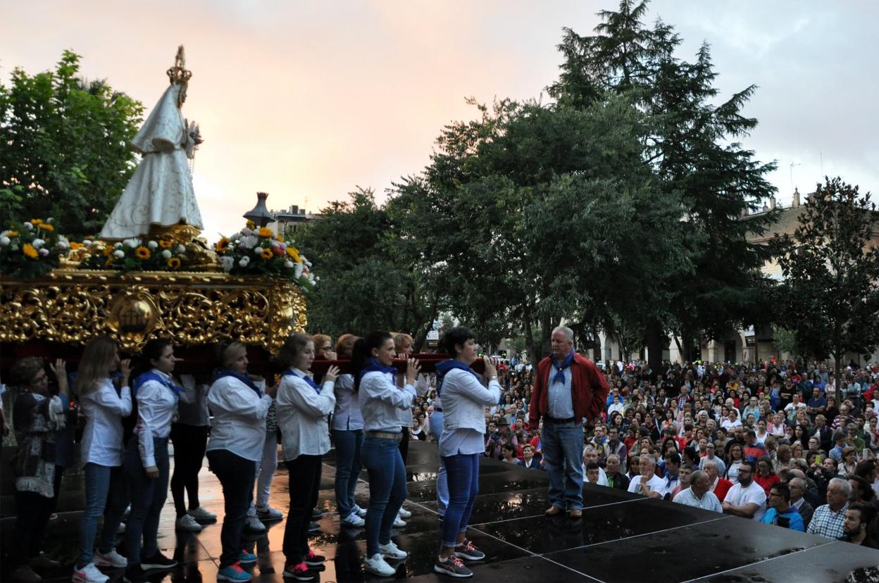 Salida de la Virgen en La Velá de 2018. :: e. d.