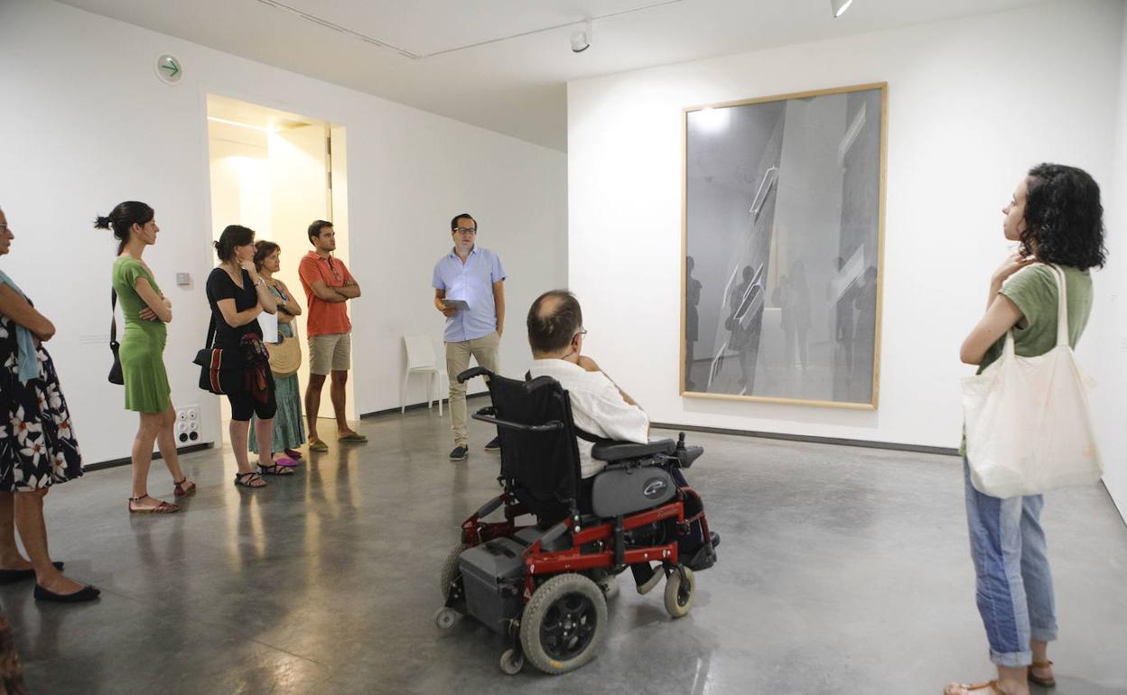 Visita guiada a la exposición del Helga de Alvear de Cáceres