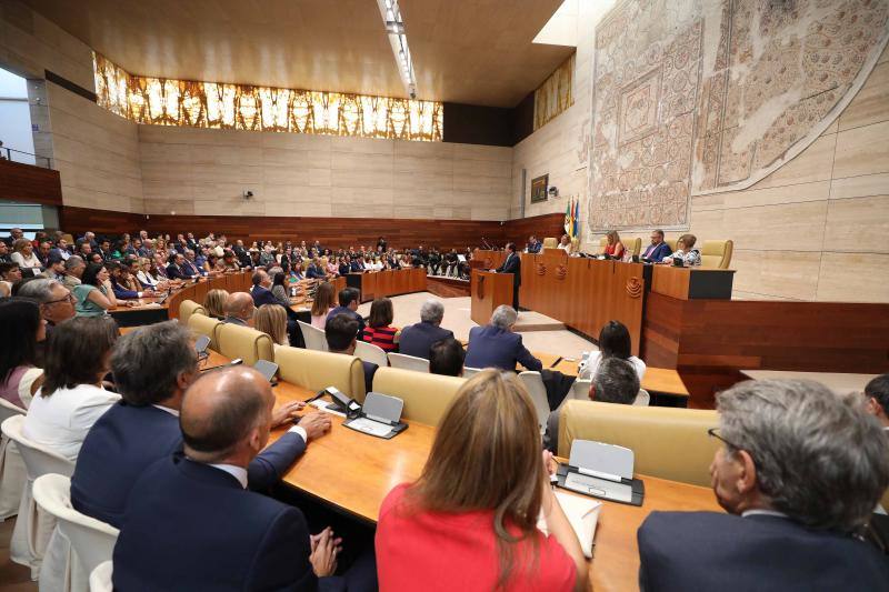 El presidente de la Junta incide en la mejora de las comunicaciones en el acto institucional del Día de Extremadura. 